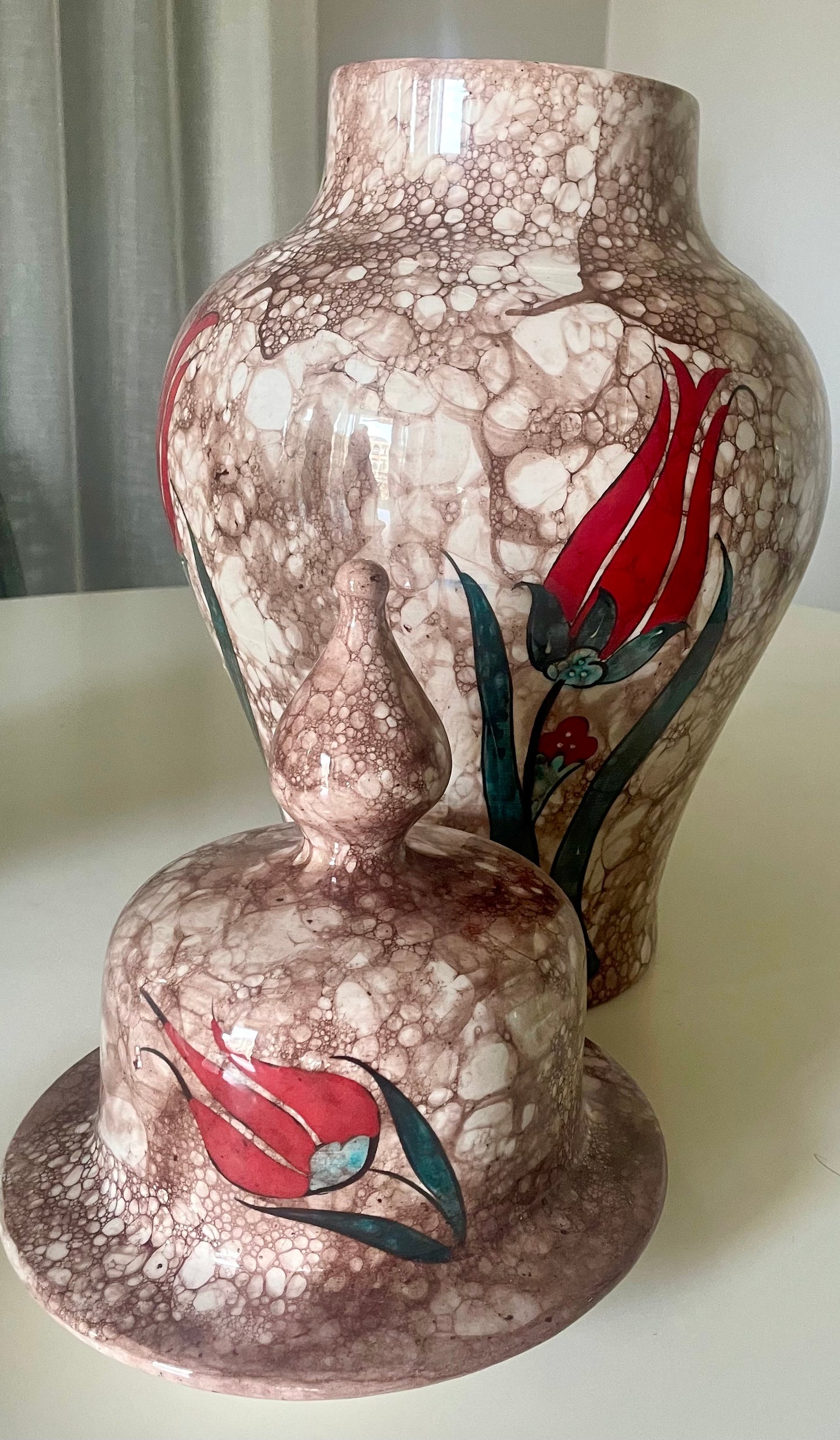 Jarre d'iznik Tulipe rouge Lale fond Marron