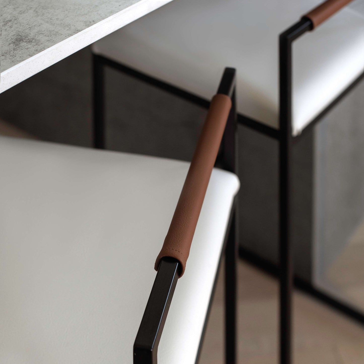 Ensemble de Deux Tabourets de bar DUC Sur-mesure