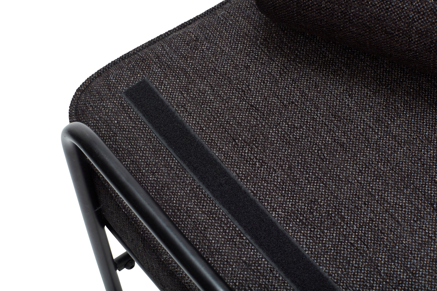 Banc en tuyaux noirs