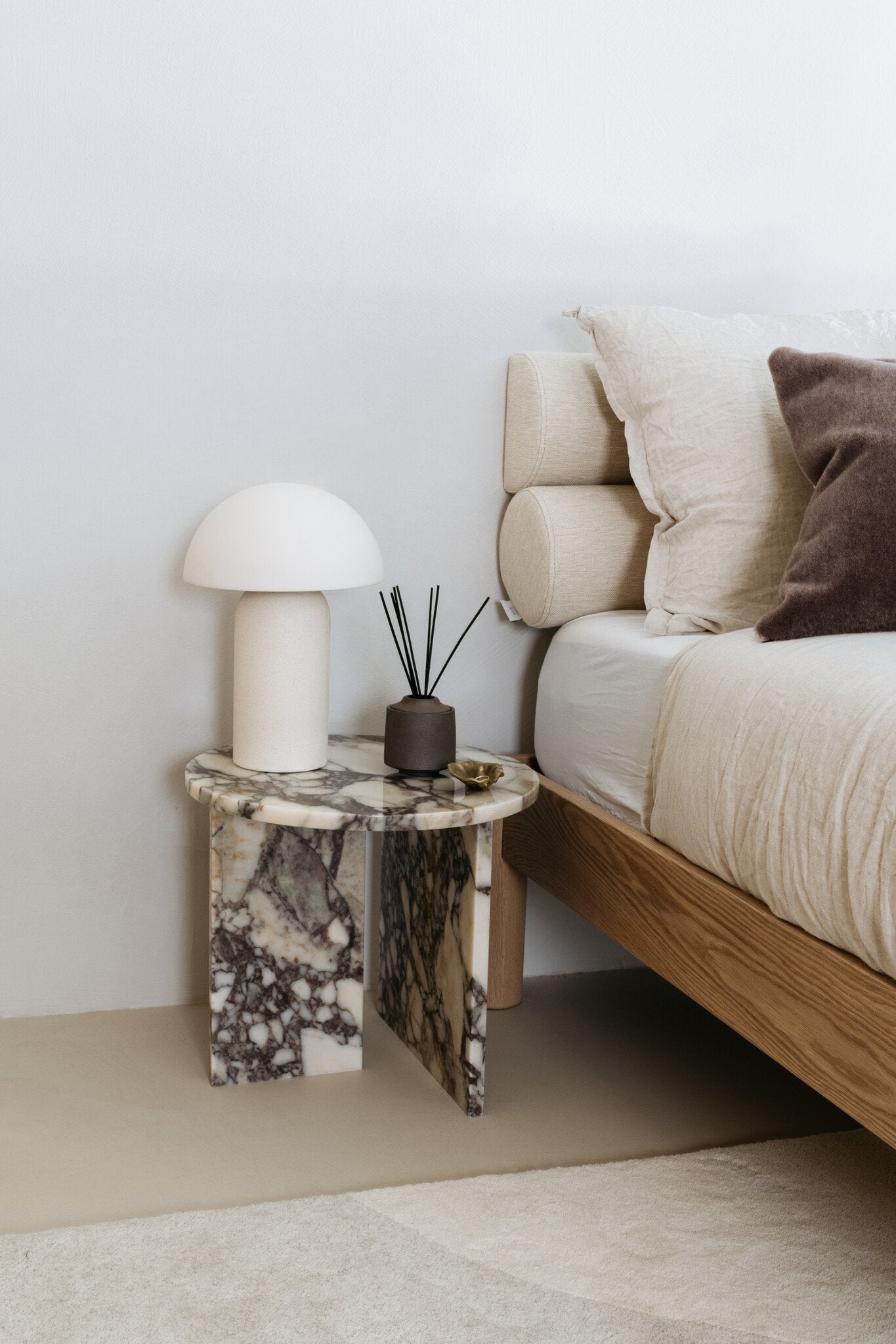 Table d'appoint en marbre Calacatta Viola June