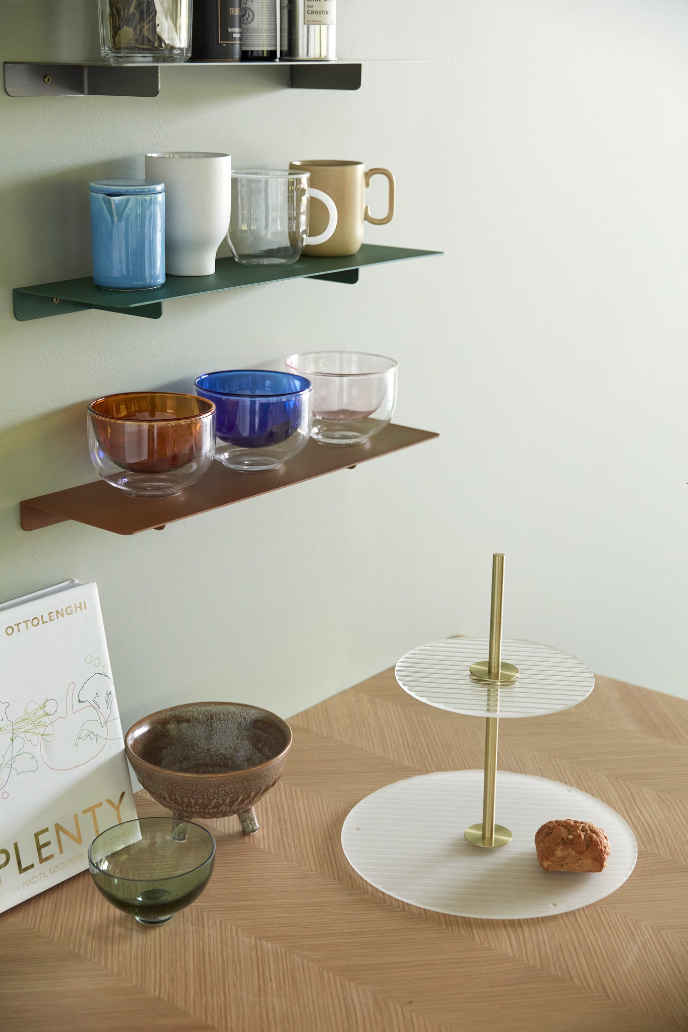 Plateau de présentation Ripple Étagère verre dépoli/laiton