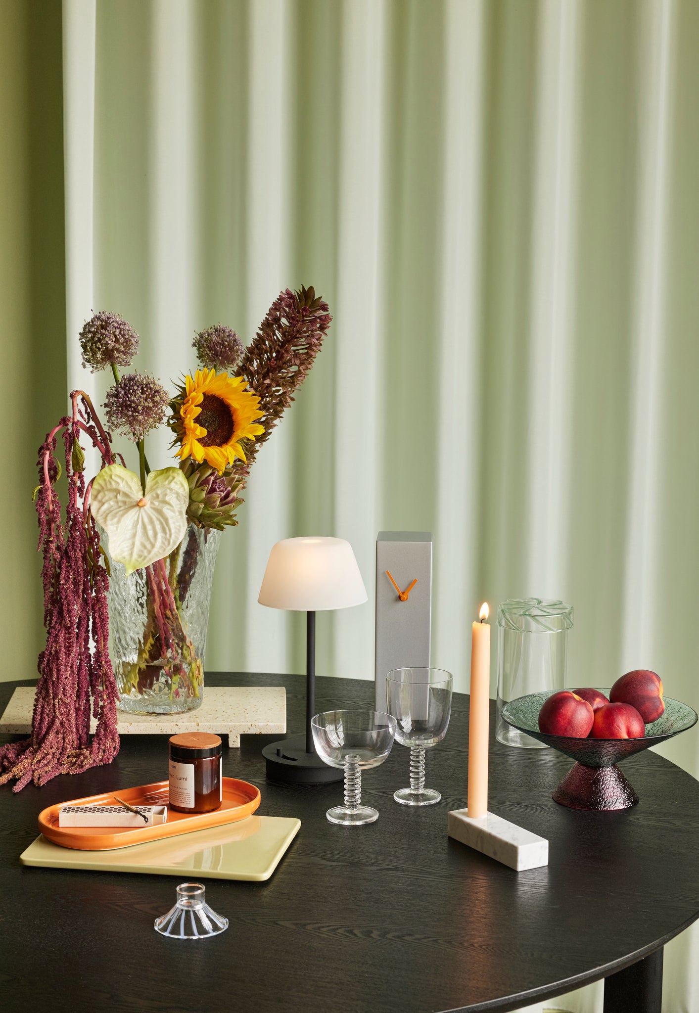 Horloge grise métallisée